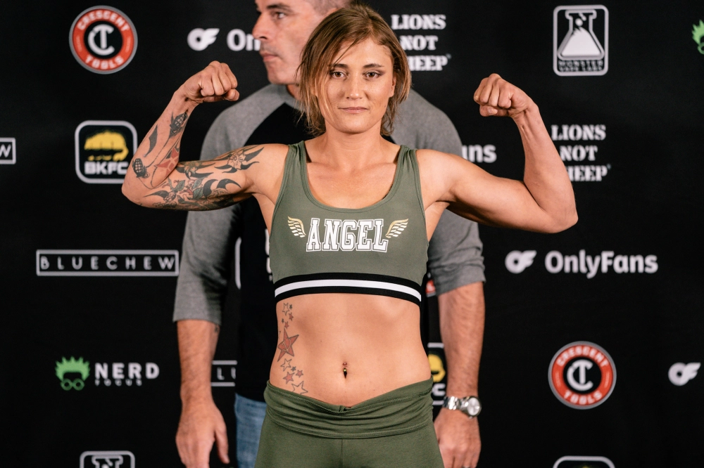 The Unstoppable Strength of the Russian Bomb: Veronika Dmitriyeva’s Remarkable Journey in Professional Combat Sports