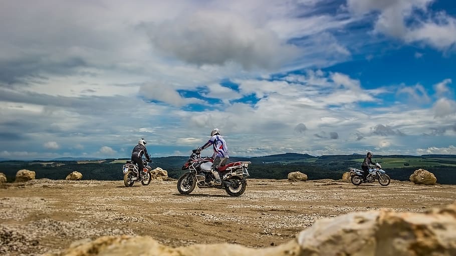 Explore the Thrilling World of Rides with Wendy Naessens and Simon Cudby